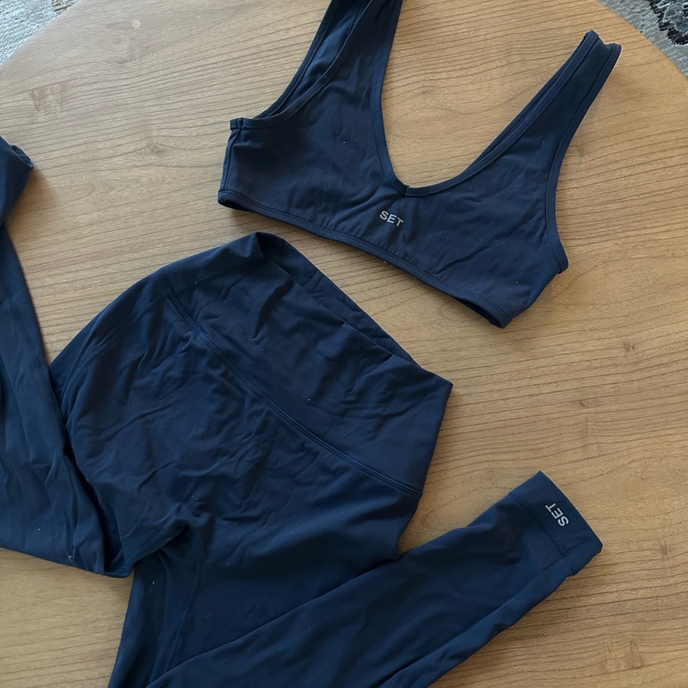 SET Active Women's workout set in Navy size medium